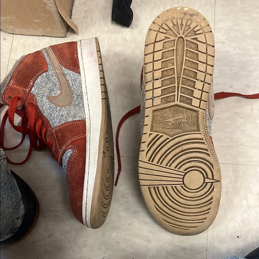 Air Jordan 1 Mid SE GS 'Denim Red’ medium condition - Picture 5 of 6